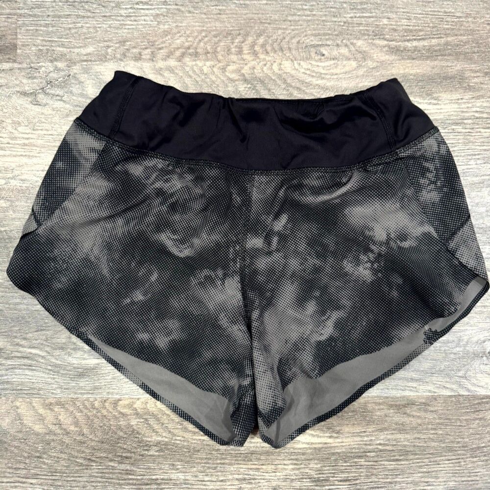Athleta Run With It Printed 3.5 Shorts Gray Black Small
